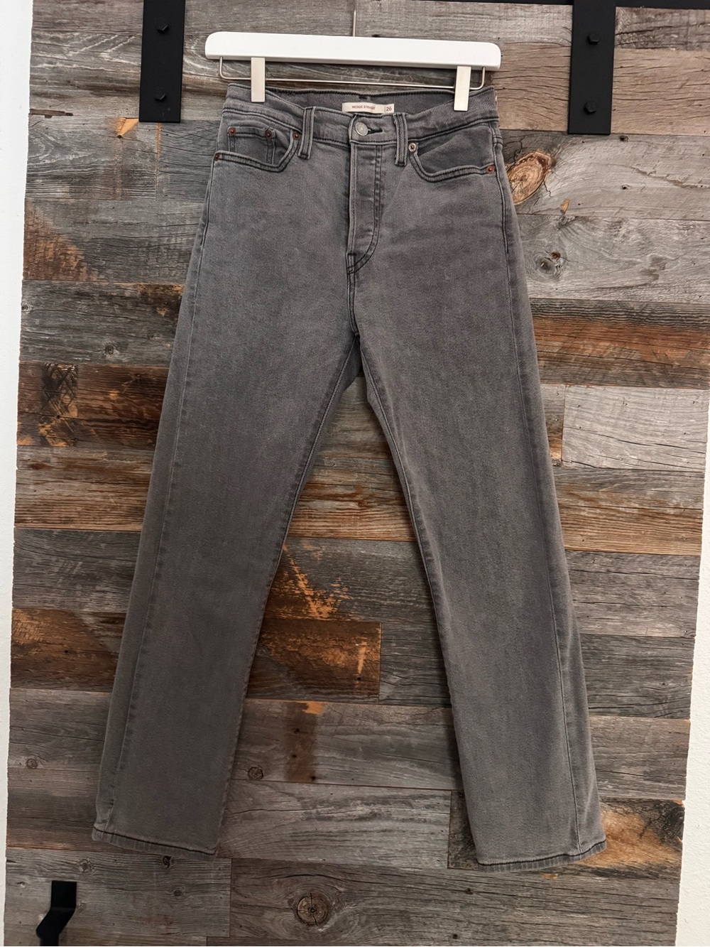 Levi’s Wedgie Straight Jeans in Gray High Rise